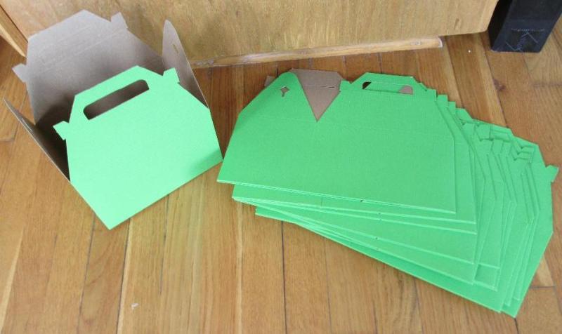 lot 203 image: Lot of 13 green gift boxes 8 x 6 &q...