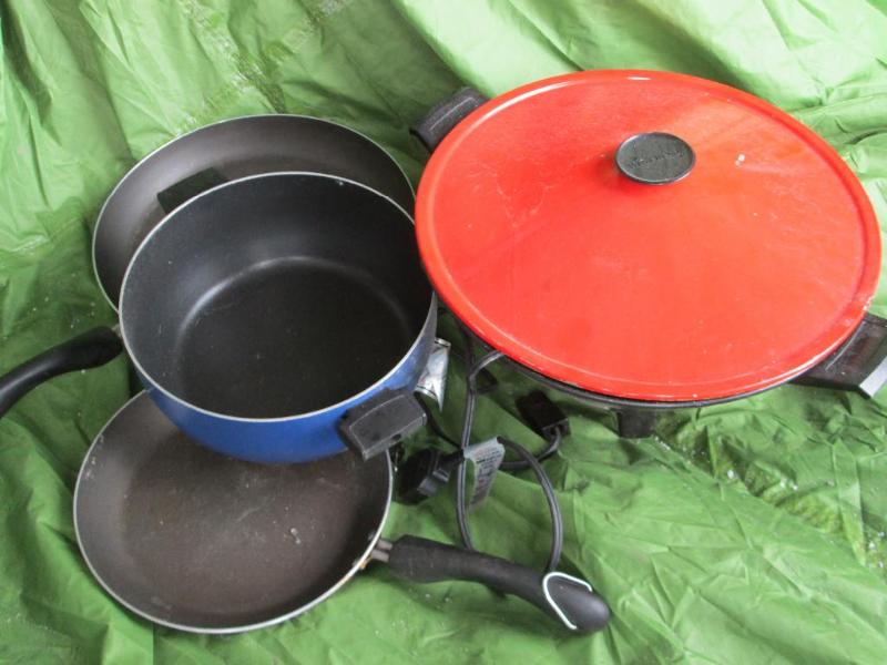 lot 226 image: Pans, West Bend Wok...