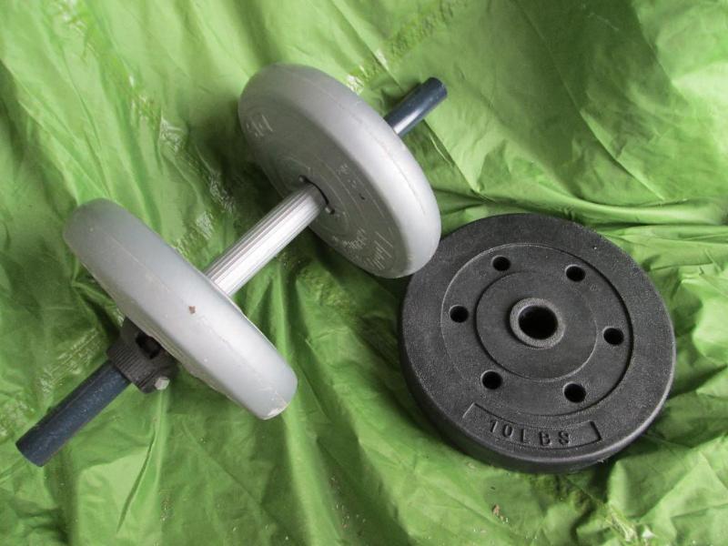 lot 229 image: 8.8  8.8 lb weight bar with extra ...