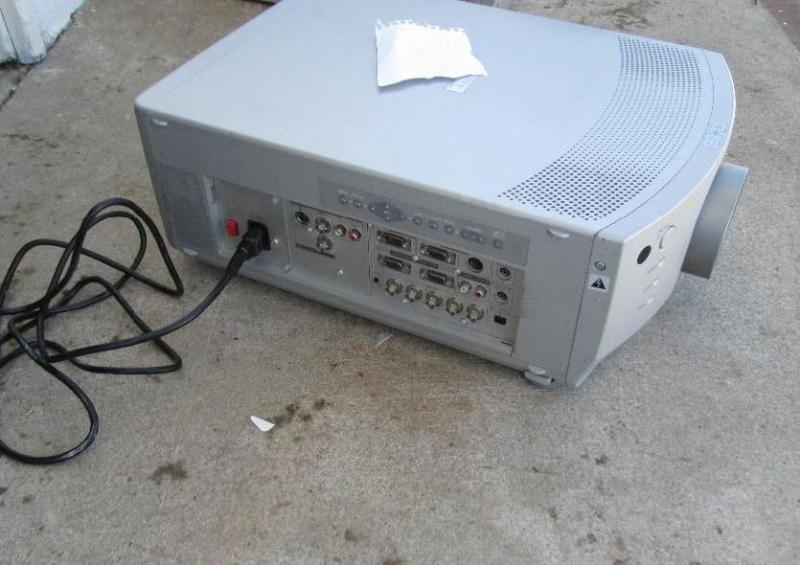 lot 25 image: Sharp liquid crystal projector, mod...