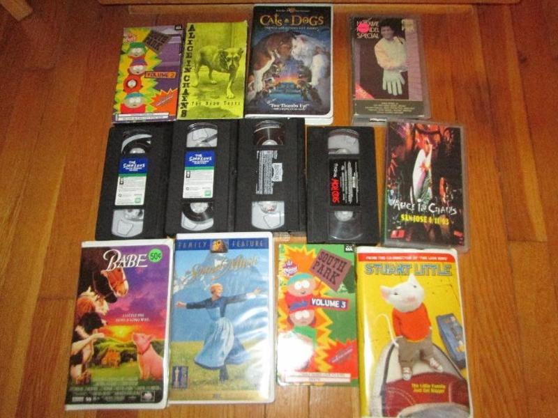 lot 250 image: Lot of VHS tapes, assorted movies...