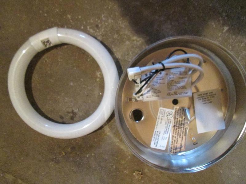 lot 259 image: New ring light fixture w bulb...