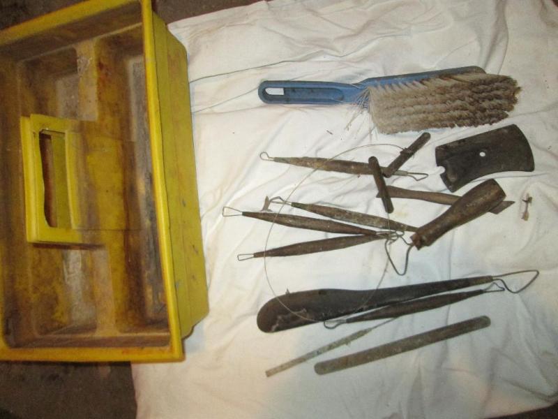 lot 261 image: Assorted pottery and clay working t...