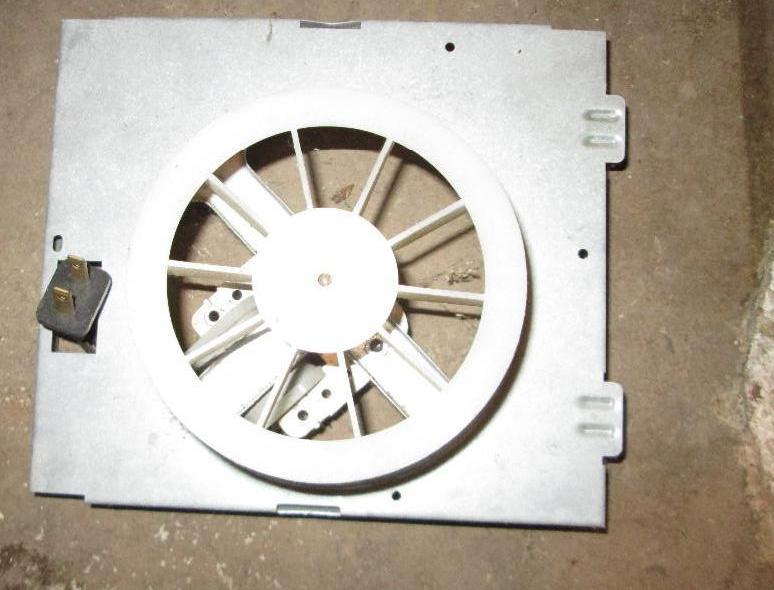 lot 264 image: Blower fan, has 2 prong AC plug...