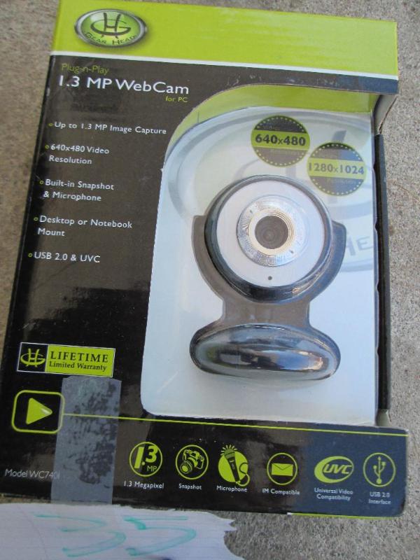 lot 35 image: plug n play 1.3 MP web cam...
