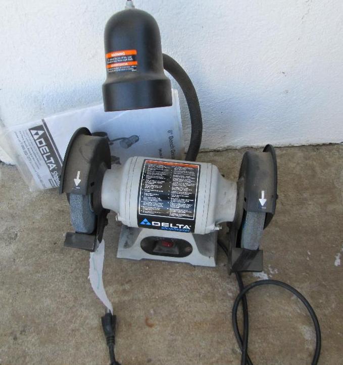 lot 5 image: Delta bench grinder 6" wheel M...