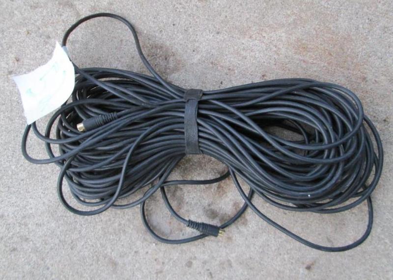 lot 52 image: long 100 S Video cable ith velcr...