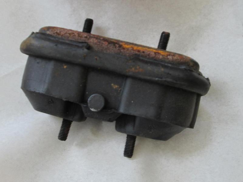lot 74 image: Anchor engine mount 2548...