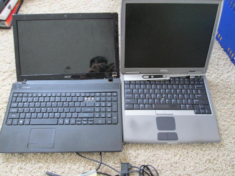 lot 80 image: 2 broken laptop computers for parts...