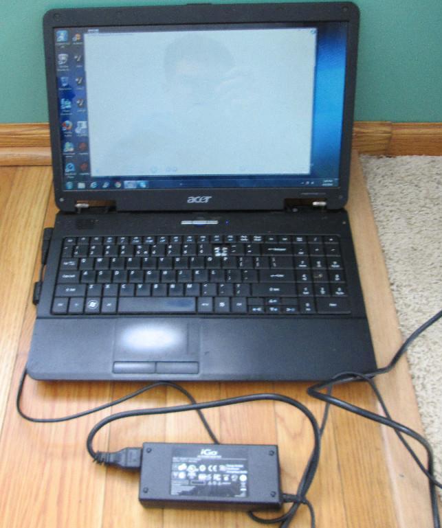 lot 81 image: Acer aspire 5334 boots up in Window...
