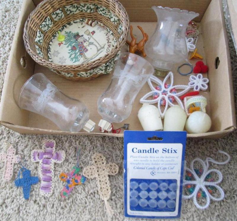 lot 83 image: Assorted hand made crafts...