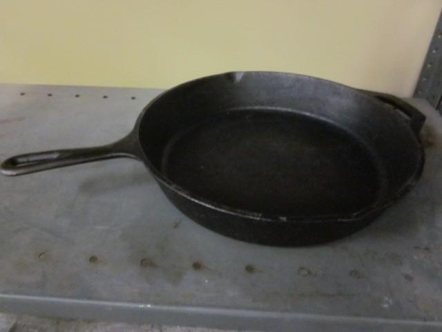 lot 10 image: 13" Lodge cast iron pan.  ...