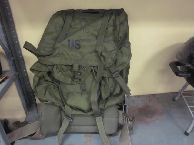 lot 104 image: US issues military field combat pac...