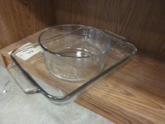 lot 113 image: (2) Pyrex glass bake ware items....