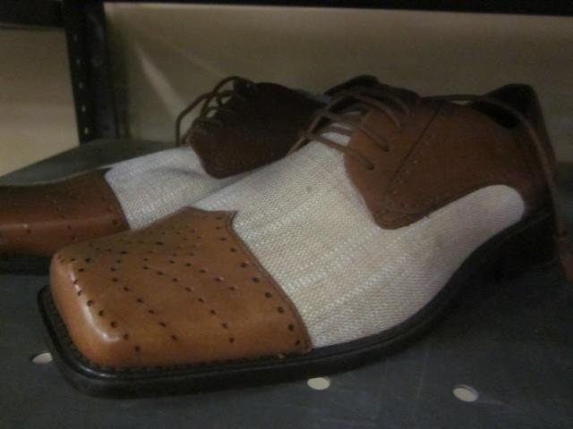 lot 12 image: Pair of New Giorgio Brutini size 8 ...
