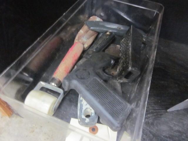 lot 122 image: Miscellaneous lot of tools.  ...