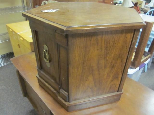 lot 138 image: Hexagon&nbspshaped solid wood end ...