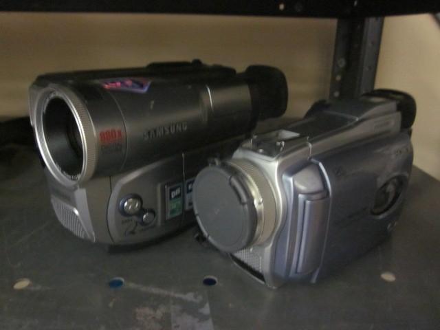 lot 14 image: Pair of video cameras, (1) Samsung&...