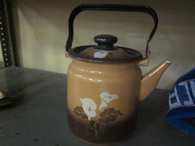 lot 16 image: Heavy vintage enamel ware tea kettl...