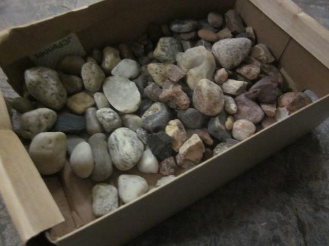 lot 17 image: Box of rocks, some polished.  ...
