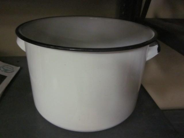lot 21 image: Vintage black and white enamel ware...