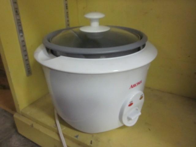 lot 46 image: Aroma crock pot with lid.  ...