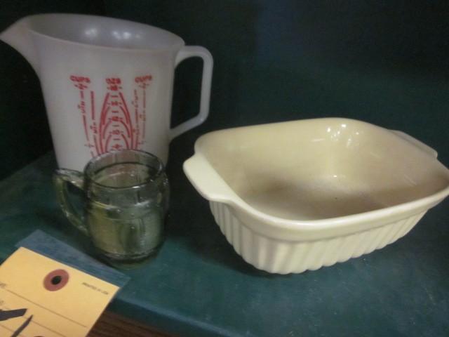 lot 56 image: Plastic Tupperware measuring cup an...