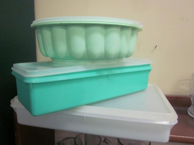 lot 64 image: Lot of vintage Tupperware with lids...