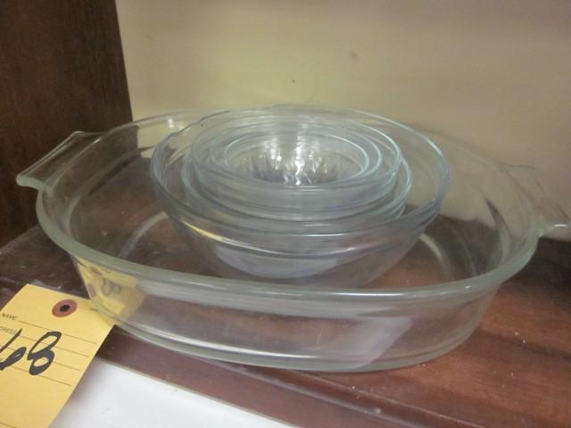 lot 68 image: Lot of Pyrex and glass bowls.  ...