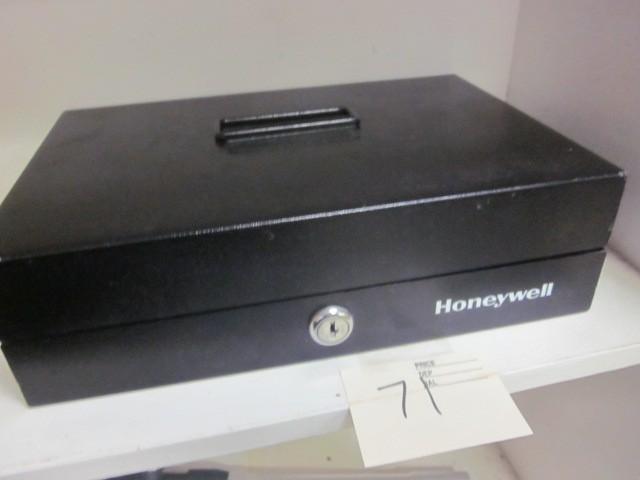 lot 71 image: Honeywell metal money organizer. &n...