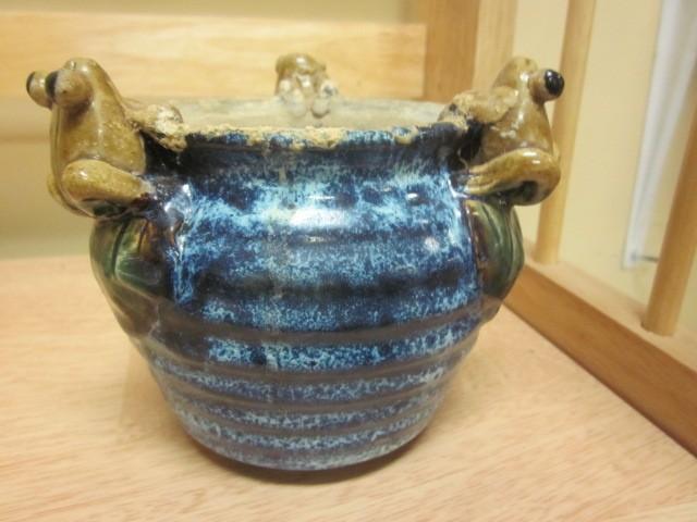 lot 77 image: Ceramic signed pot with frogs....