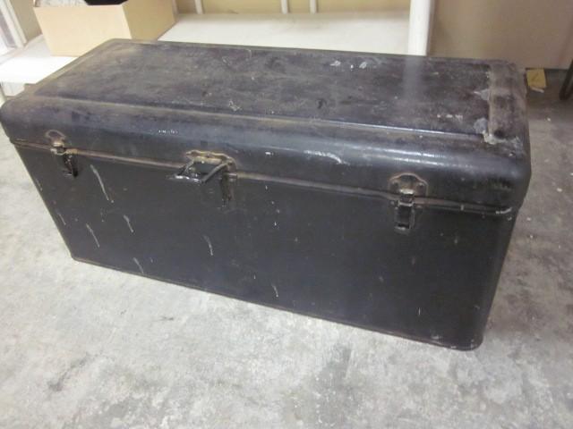lot 84 image: Large metal tool box.  ...