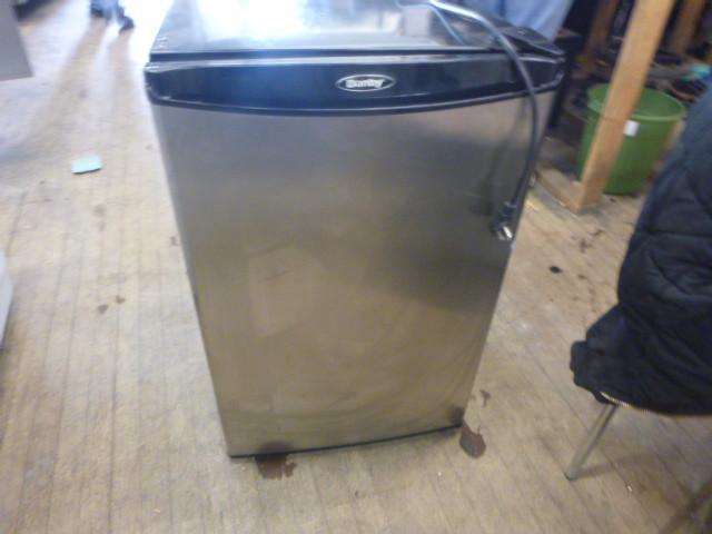 lot 14 image: Danby Mini Refrigerator   M...