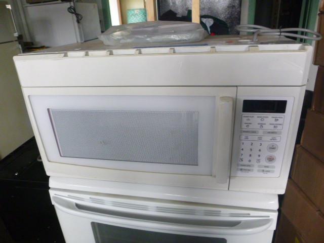 lot 18 image: White Over the Range Microwave ...