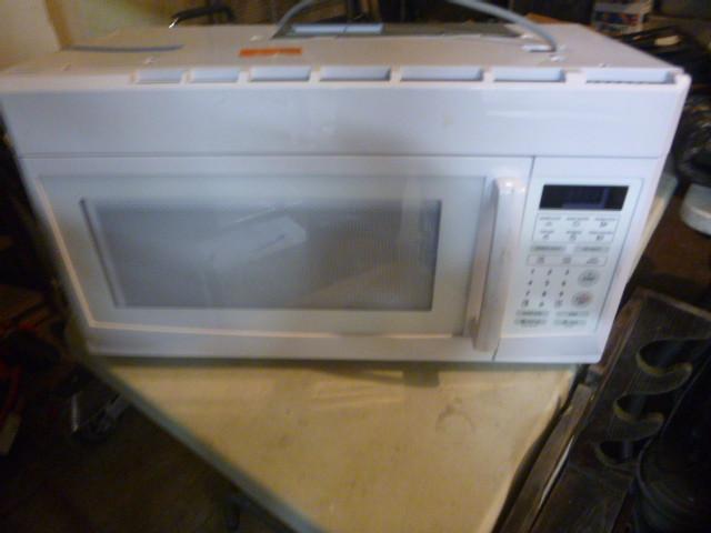 lot 19 image: White Over the Range Microwave ...