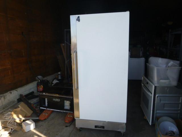 lot 2 image: Arctic Air Refrigerator   2...
