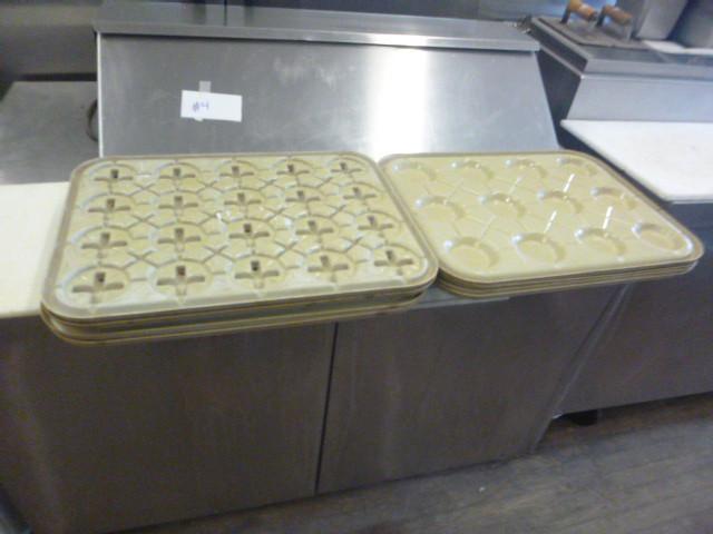 lot 31 image: 8 Coffee Cup Trays...