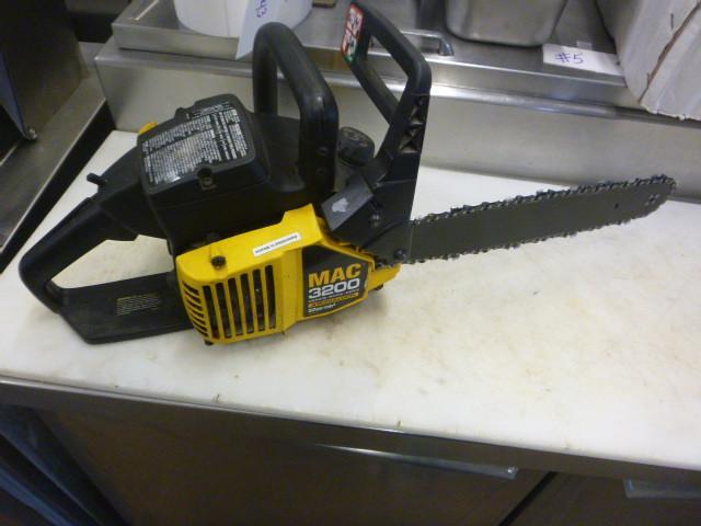 lot 43 image: McCulloch Mac 3200 Chain Saw   ...