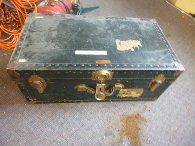 lot 46 image: Vintage Trunk   12 12"...