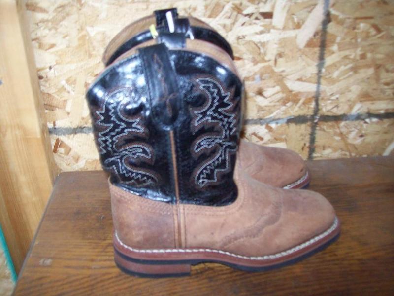 lot 112 image: Boys Dan Post Cowboy Boots -N...