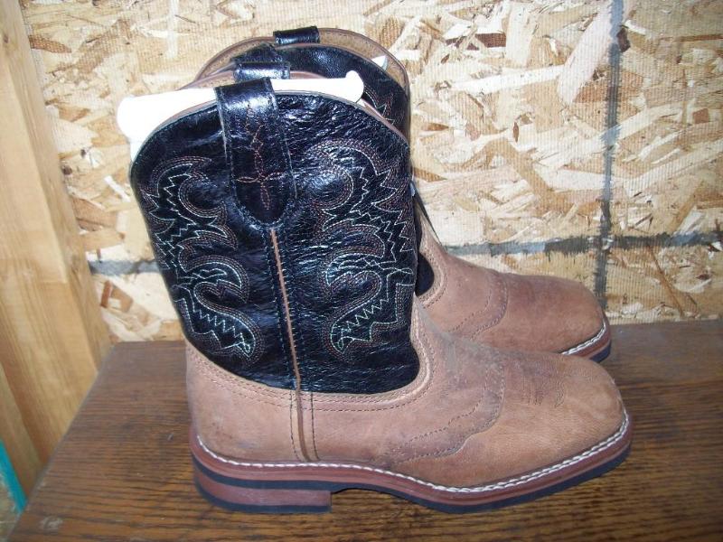 lot 118 image: Boys Dan Post Cowboy Boots -N...