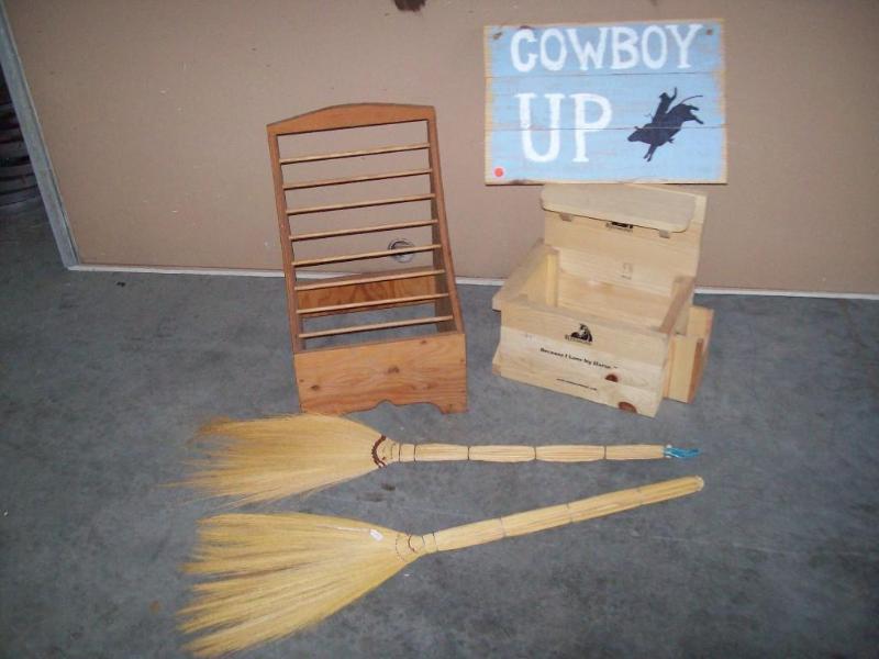 lot 12 image: Decorative items (see pic) -2...