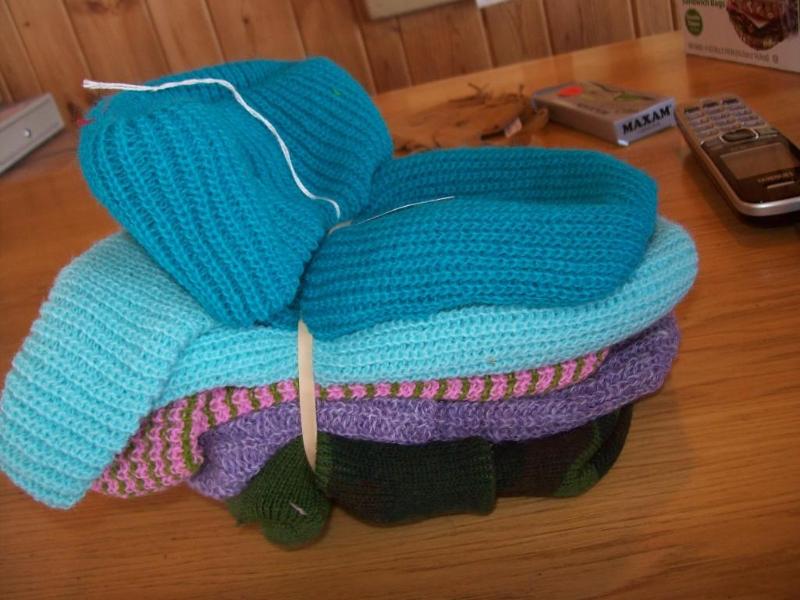 lot 131 image: Stocking hats -Asst colors