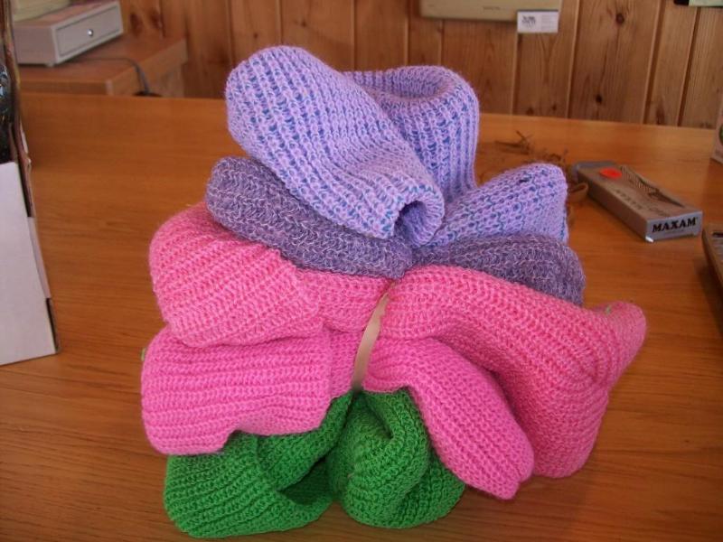 lot 132 image: Stocking hats -Asst colors