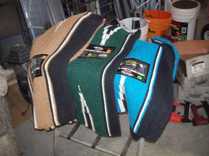 lot 134 image: (3) Weaver Single Weave Saddle Blan...