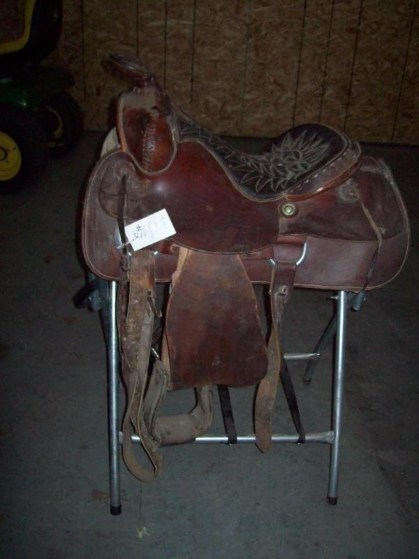 lot 2 image: Leather Ranch Roping Saddle -...