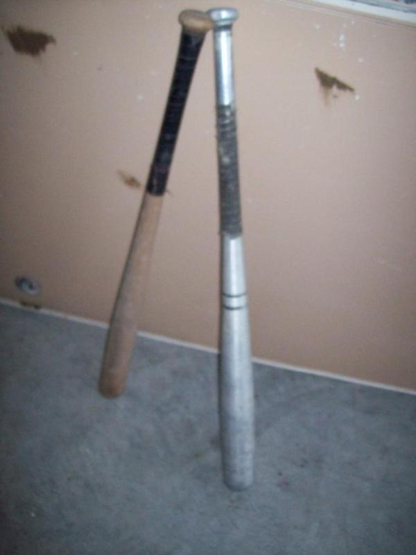 lot 20 image: Baseball bats  - 2...