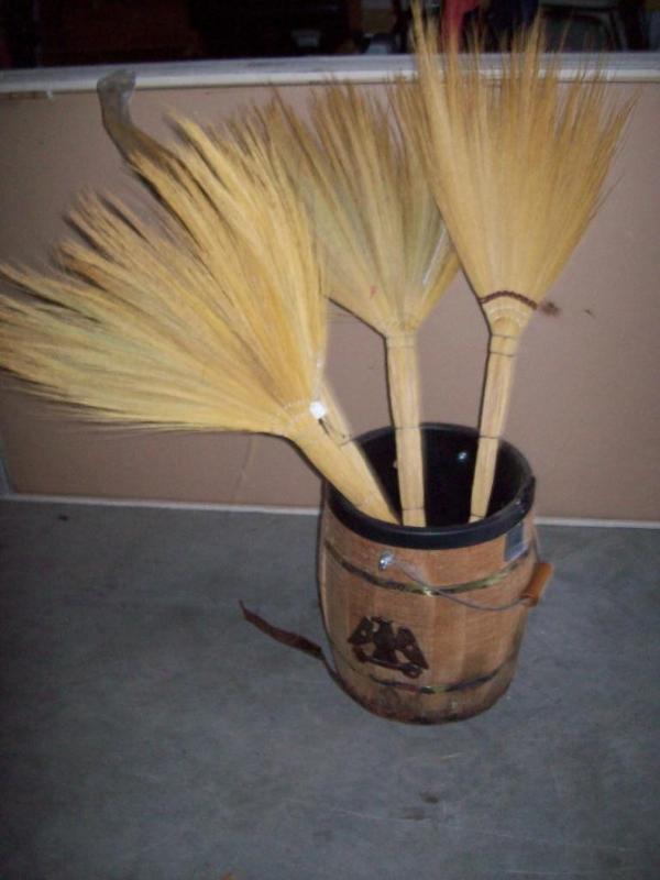 lot 21 image: Decorative items (see pic) -W...