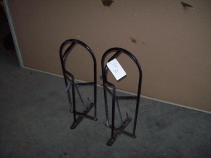 lot 30 image: (2) Ami-Cell Saddle Racks - N...
