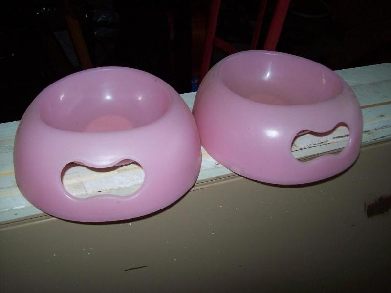 lot 34 image: Pink Pet Food Bowls...